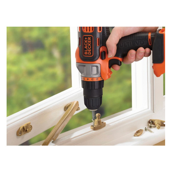 Акумуляторний багатофункціональний інструмент BLACK+DECKER MT218KB