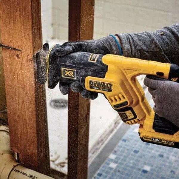 Шабельна пила DeWALT DCS367N