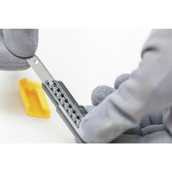 Stanley Нож 9мм сегментоване 130мм пластик серія SM (блистер) (уп.12)