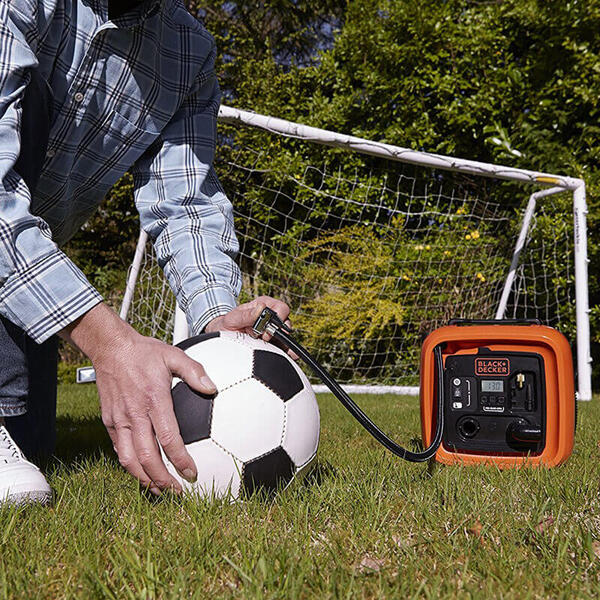 Компресор автомобільний Black+Decker ASI400