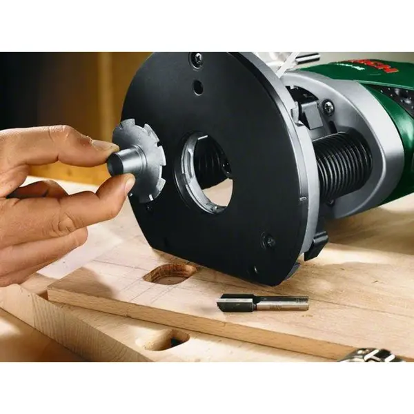 Фрезер Bosch POF 1200 AE, регулятор скорости, 1200Вт, пазовая фреза 8мм, переходник для пылесоса, 3 цанги, ключ, картонная упаковка (060326A100)