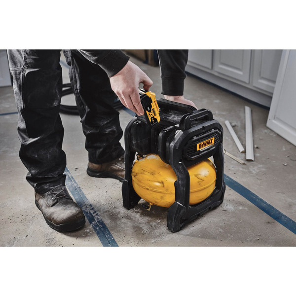 Компресор DeWALT DCC1018N