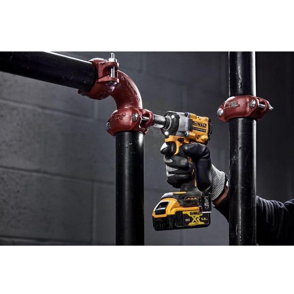 Гайковерт ударний акумуляторний безщітковий DeWALT DCF921NT