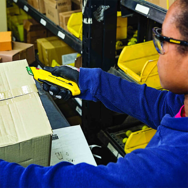 Ніж з висувним трапецієподібним лезом Stanley FatMax Box FMHT10363-0