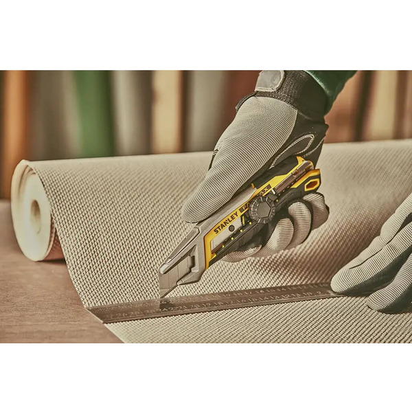 Ніж FatMax Integrated Snap Knife довжиною 165 мм з лезом шириною 18 мм з сегментами, що відламуються STANLEY FMHT10592-0