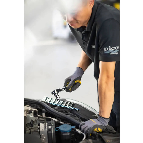 Набір головок торцевих 1/4 з одинадцяти предметів STANLEY STMT82666-0