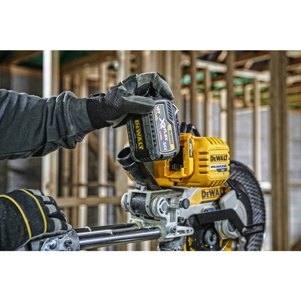 Монтажна пилка DeWALT DCS727N