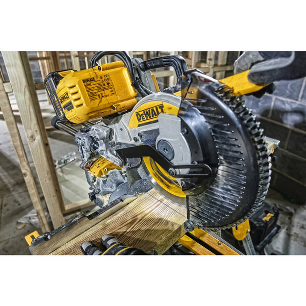 Монтажна пилка DeWALT DCS727N