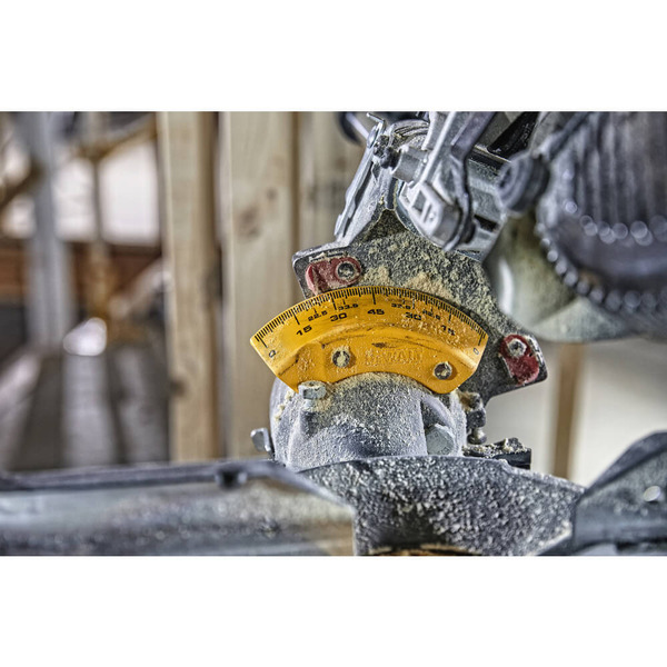 Монтажна пилка DeWALT DCS727N