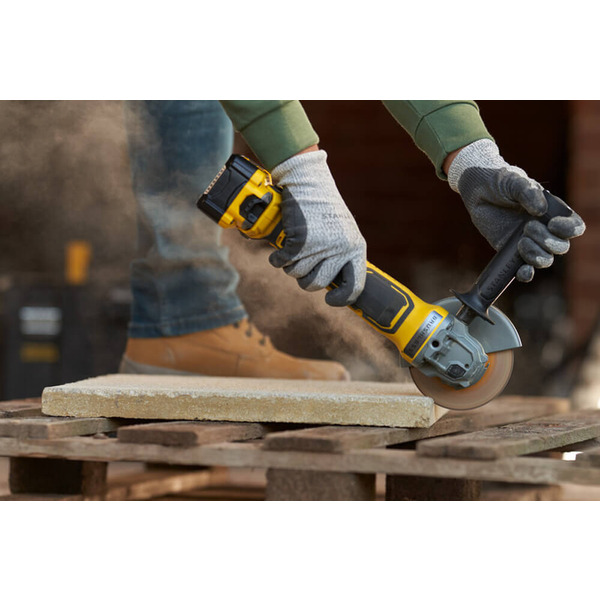 Шлифмашина угловая аккум безщеточная STANLEY FATMAX SFMCG700M2K