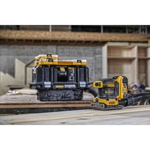 Шліфмашина вібраційна акумуляторна DeWALT DCW200N