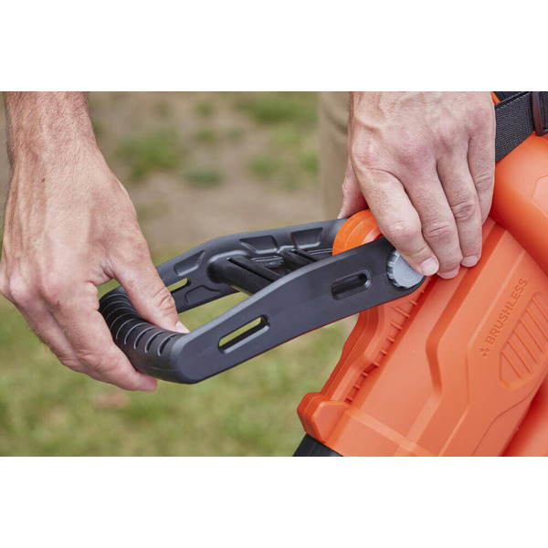 :Акумуляторний безщітковий садовий пилосос BLACK+DECKER BCBLV3625L1