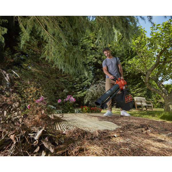 :Акумуляторний безщітковий садовий пилосос BLACK+DECKER BCBLV3625L1