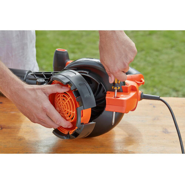 Електричний садовий пилосос BLACK+DECKER BEBLV301
