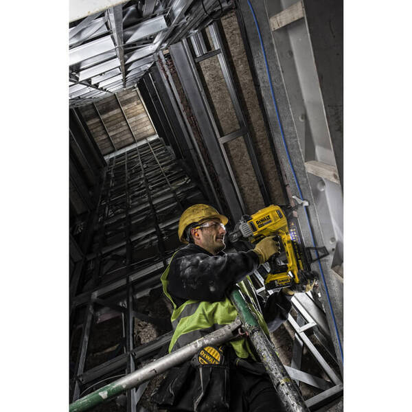 Цвяхозабивач DeWALT DCN890N