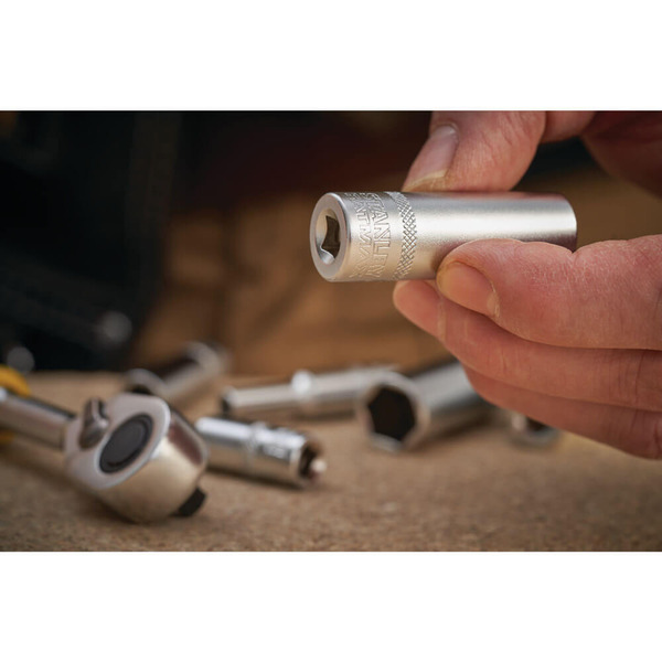 Головка 1/4 х 10 мм, з шестигранним профілем, висока, метрична. STANLEY FMMT17523-0