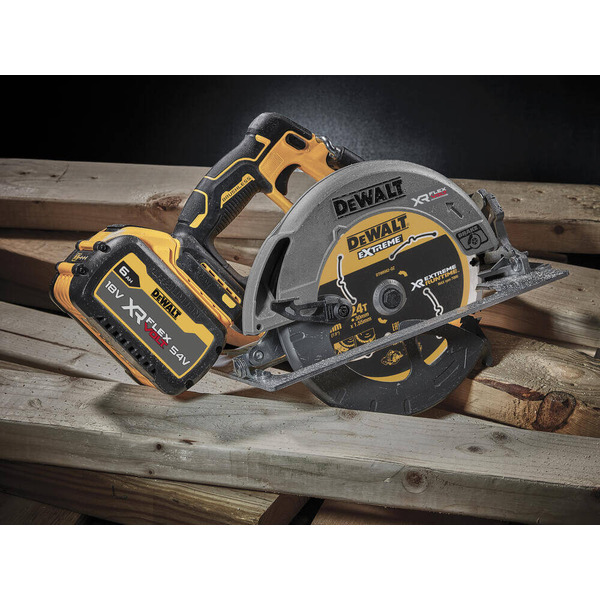 Пила дисковая аккумуляторная бесщёточная DeWALT DCS573NT