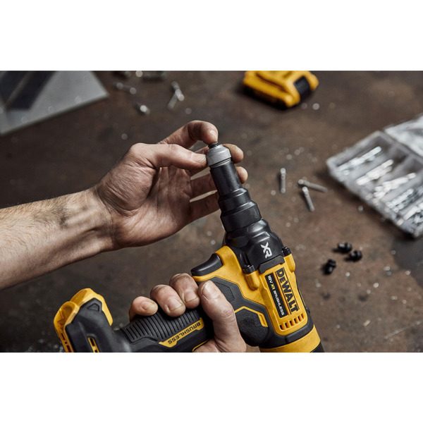 Заклепочник акумуляторний безщітковий DeWALT DCF403NT
