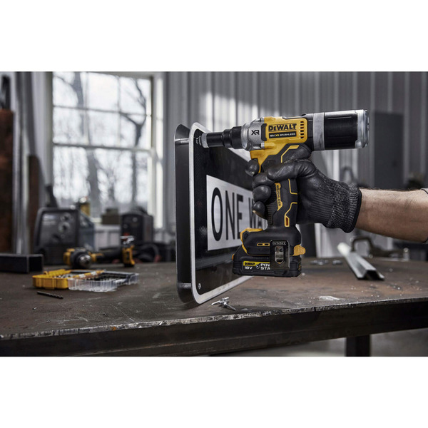 Заклепочник акумуляторний безщітковий DeWALT DCF414NT
