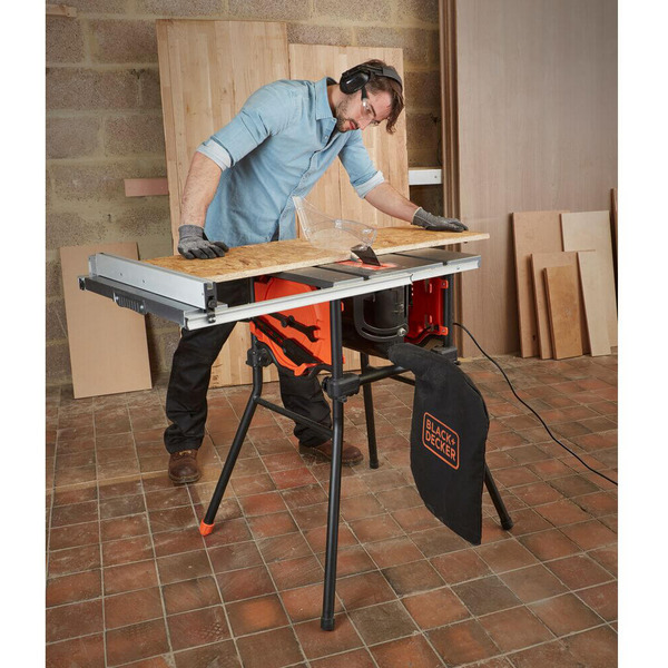 Пила настільна мережева BLACK+DECKER BES720