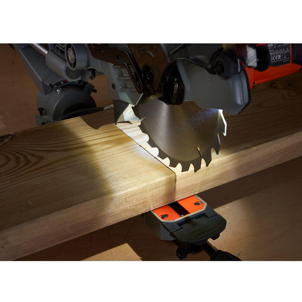 Монтажна пилка Black+Decker BES701