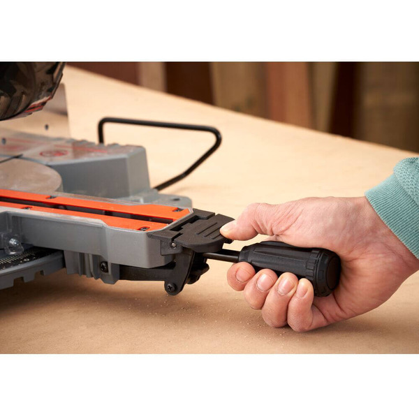 Монтажна пилка Black+Decker BES701