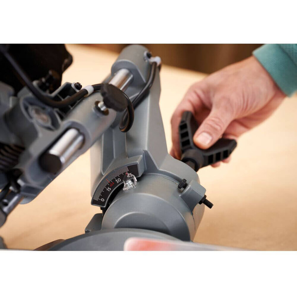 Монтажна пилка Black+Decker BES701