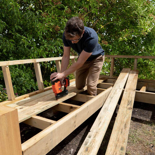 Цвяхозабивач BLACK+DECKER BCNG01N