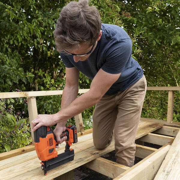 Цвяхозабивач BLACK+DECKER BCNG01N