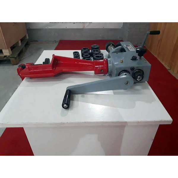 Ручний відбортовочний верстат Holzmann SKM 200