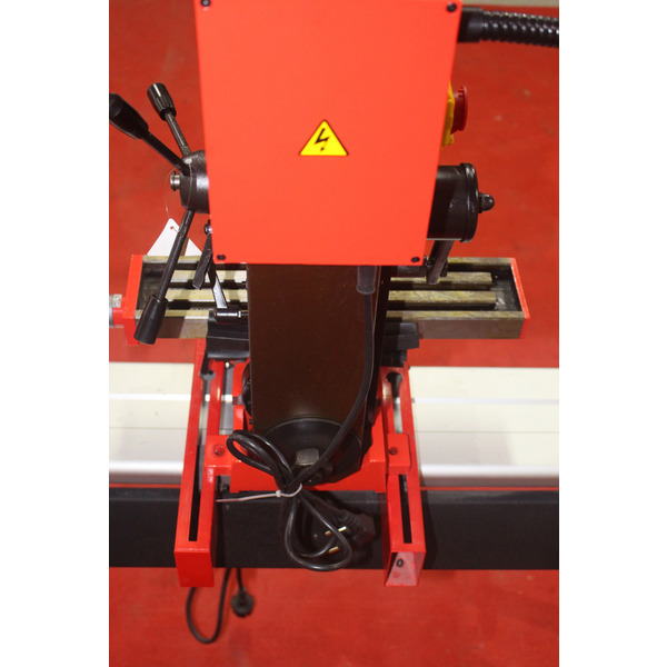 Фрезерний верстат Holzmann BF 16V