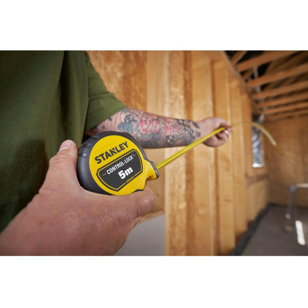Рулетка вимірювальна CONTROL-LOCK довжиною 5 м, шириною 25 мм, в обгумованому корпусі, з подвійною шкалою STANLEY STHT37231-0