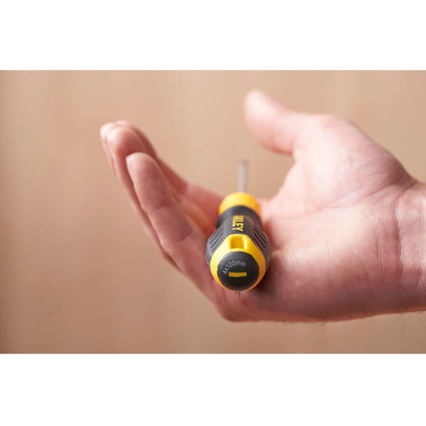 Викрутка Cushion Grip довжиною 100 мм з паралельним жалом під шліц SL 4.0 STANLEY STHT16195-0