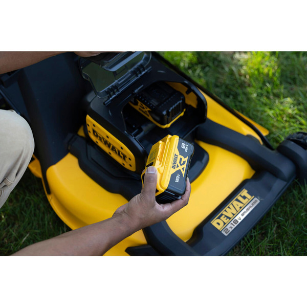 Газонокосарка DeWALT DCMWP134W2