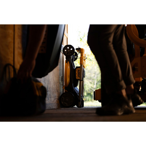 Газонокосарка DeWALT DCMWSP156W2