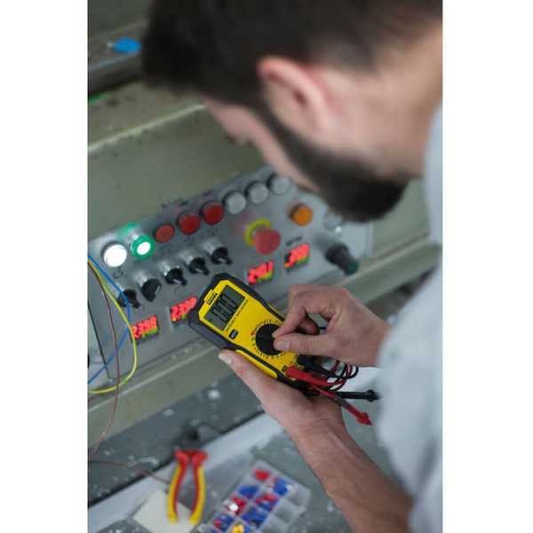 Мультиметр цифровой Stanley FatMax, 0-600В, широкий ЖК-дисплей.