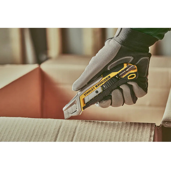 Ніж FatMax Integrated Snap Knife довжиною 165 мм з лезом шириною 18 мм з сегментами, що відламуються STANLEY FMHT10594-0