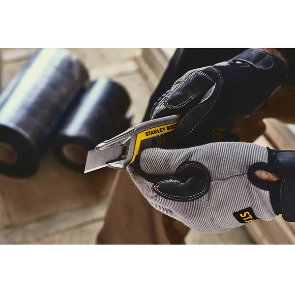 Ніж FatMax Integrated Snap Knife довжиною 165 мм з лезом шириною 18 мм з сегментами, що відламуються STANLEY FMHT10594-0