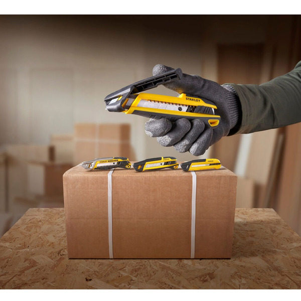 Ніж c висувним лезом шириною 18 мм STANLEY STHT10501-0