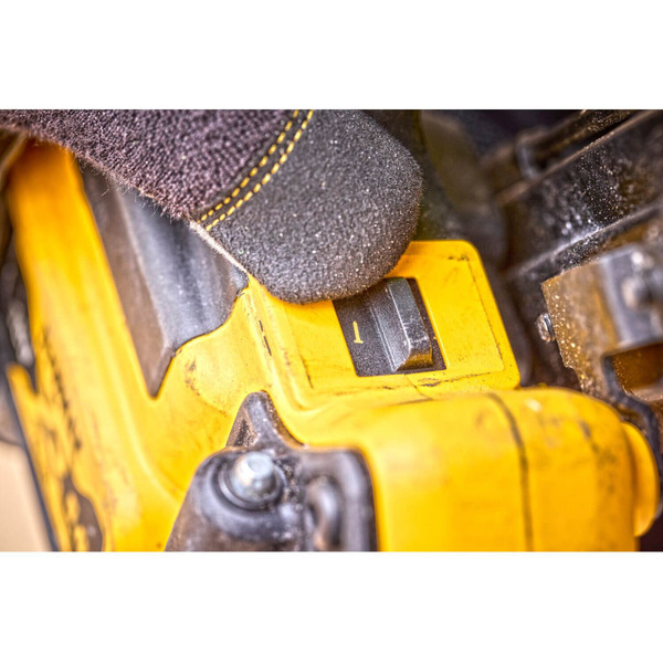 Цвяхозабивач DeWALT DCN930N