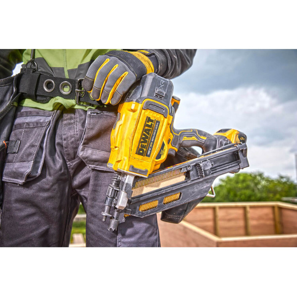 Цвяхозабивач DeWALT DCN930N