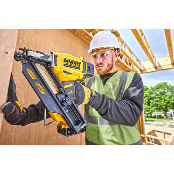 Цвяхозабивач DeWALT DCN930N