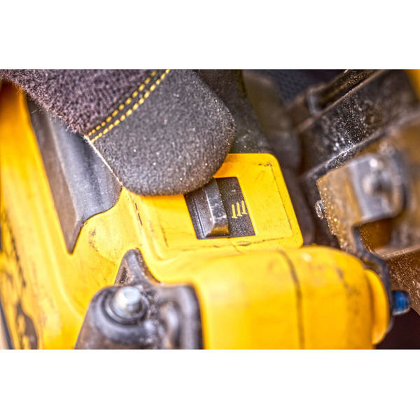 Цвяхозабивач DeWALT DCN930N