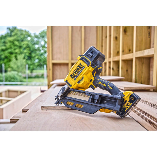 Цвяхозабивач DeWALT DCN930P2