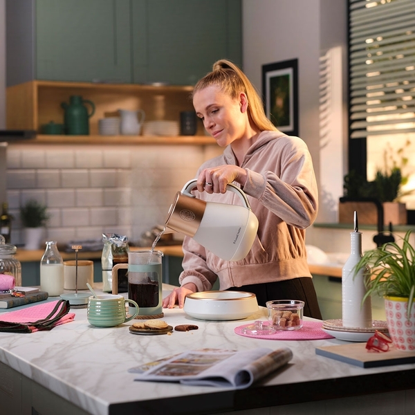 Электрочайник Russell Hobbs Calm, 1.7л, стекло, музыка, подсветка, сенсор, бело-медный