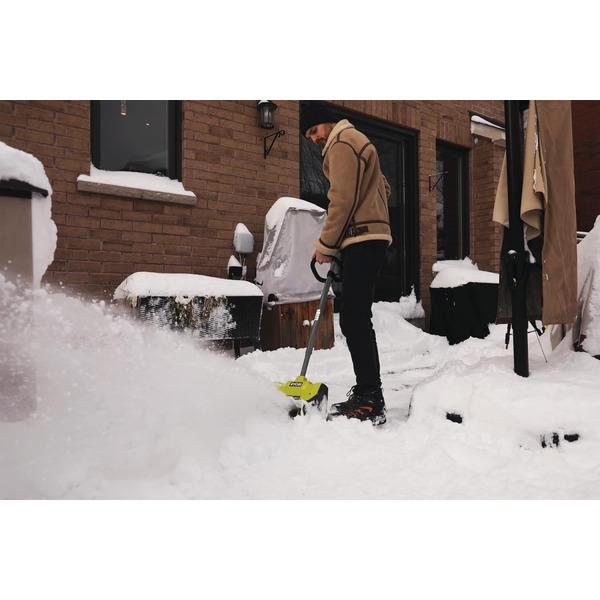 Снігоприбирач акумуляторний RYOBI ONE+ RY18ST25A-140 18В акб 1х4 А·г, ширина 25 см, викид 6 м, глибина 15 см, 5.3 кг (5133006235)