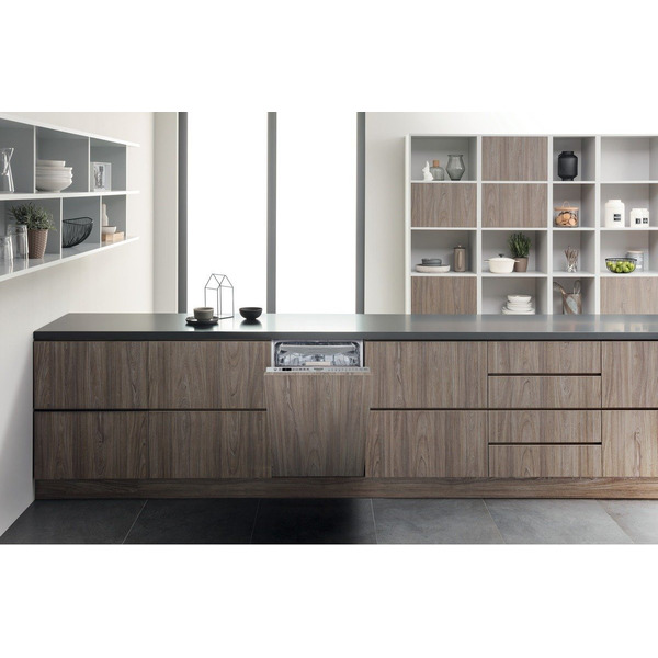 Встраиваемая посудомоечная машина Hotpoint HSIO3O23WFE