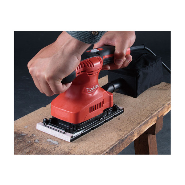 Вібраційна шліфмашина Makita M9203