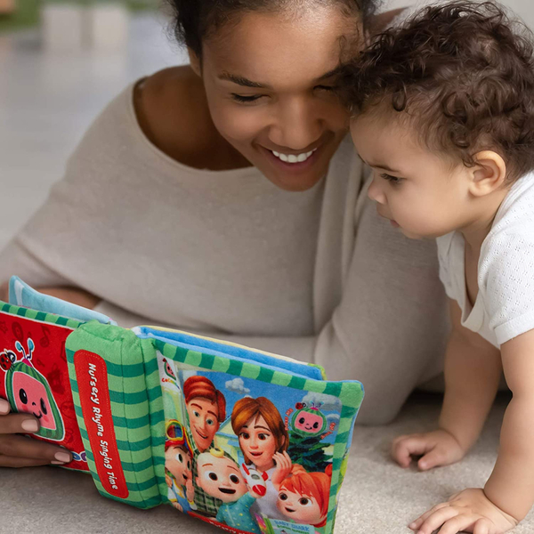 CoComelon Игровой набор Feature Roleplay Музыкальная плюшевая книга