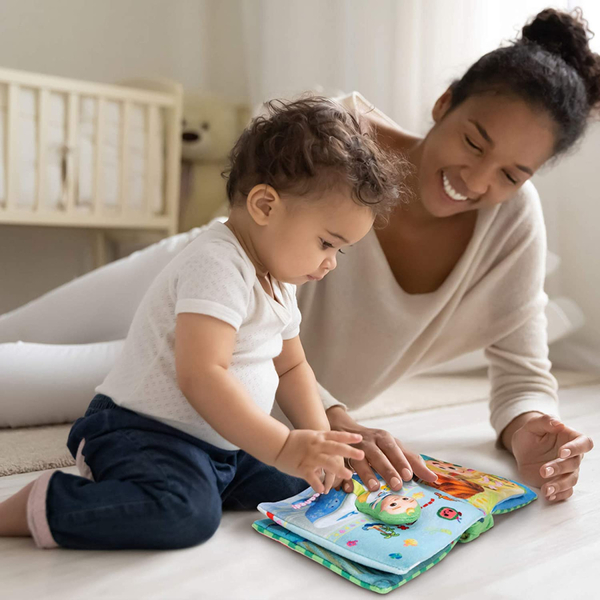 CoComelon Игровой набор Feature Roleplay Музыкальная плюшевая книга